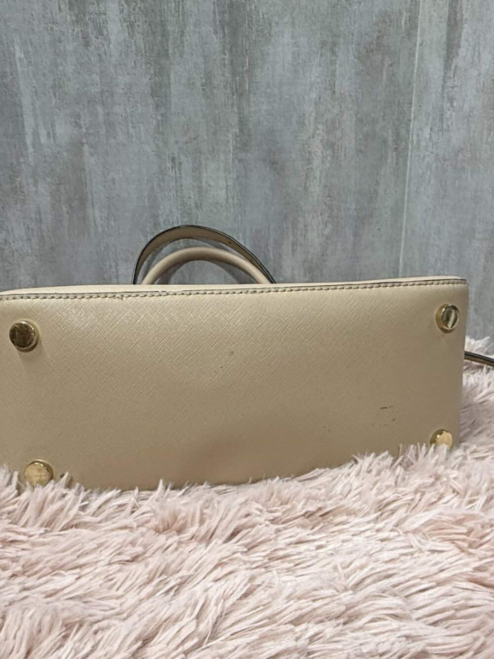Great Preloved Condition Michael Kors Cindy Large Dome Satchel - Beige - Picture 8 of 13